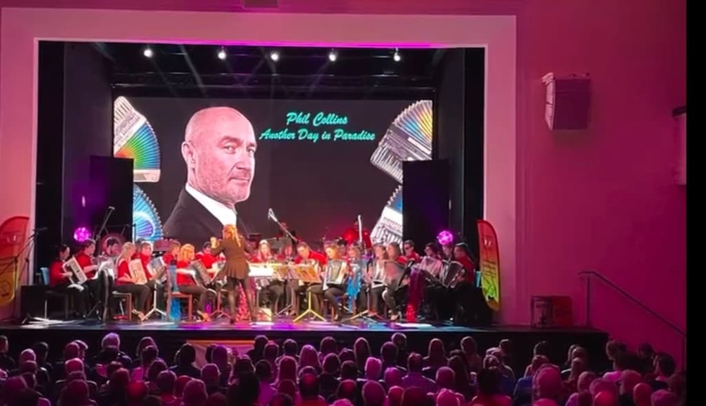 Akkordeonorchester bei einem Konzert im RöderSaal